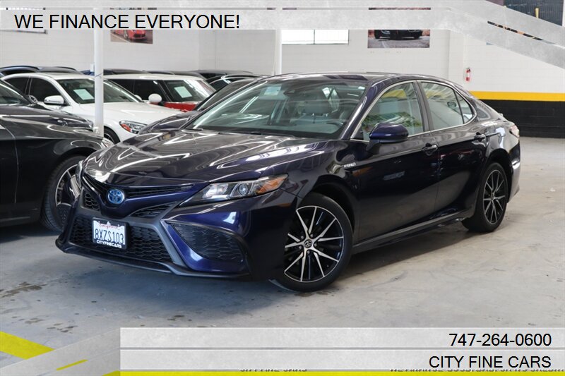 2021 Toyota Camry Hybrid SE  