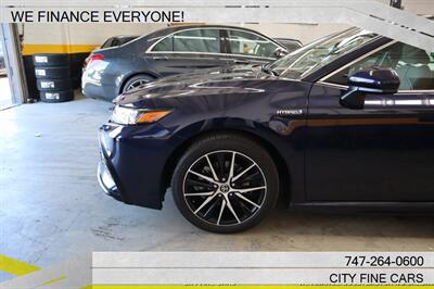 2021 Toyota Camry Hybrid SE   - Photo 3 - Panorama City, CA 91402