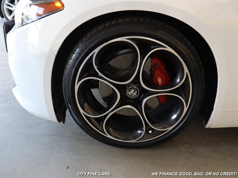 2023 Alfa Romeo Giulia Ti photo 3