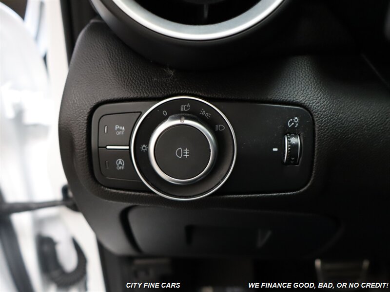 2023 Alfa Romeo Giulia Ti - Photo 16 - Panorama City, CA 91402