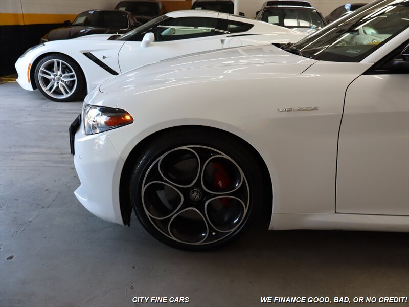 2023 Alfa Romeo Giulia Ti photo 2