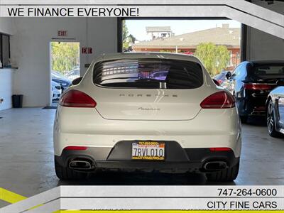 2015 Porsche Panamera   - Photo 9 - Panorama City, CA 91402