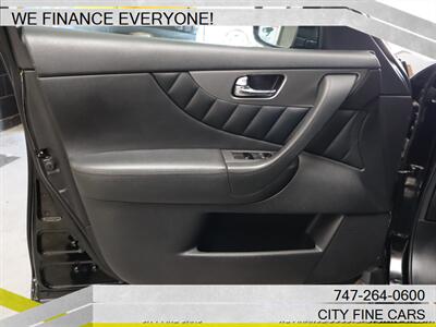2017 INFINITI QX70   - Photo 14 - Panorama City, CA 91402