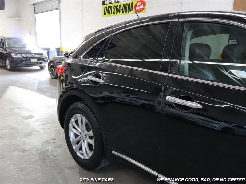 2017 INFINITI QX70   - Photo 9 - Panorama City, CA 91402