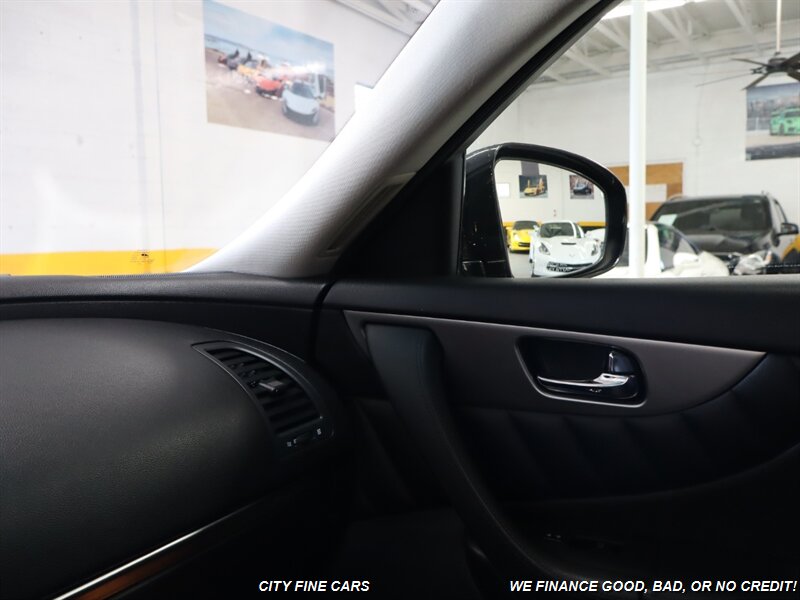 2017 INFINITI QX70   - Photo 26 - Panorama City, CA 91402