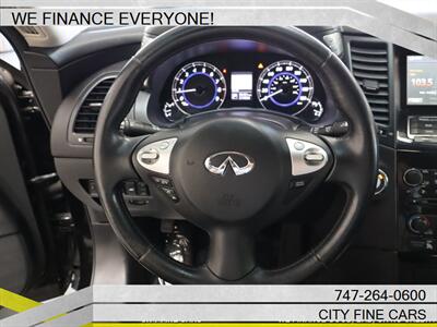 2017 INFINITI QX70   - Photo 19 - Panorama City, CA 91402