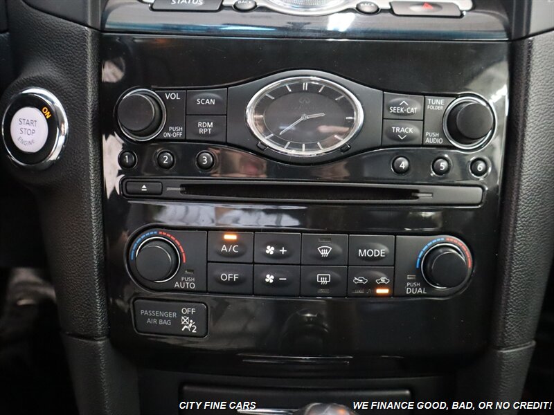 2017 INFINITI QX70   - Photo 23 - Panorama City, CA 91402