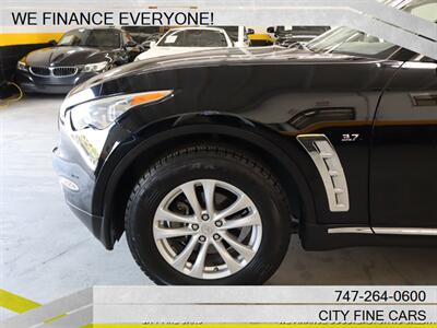 2017 INFINITI QX70   - Photo 3 - Panorama City, CA 91402