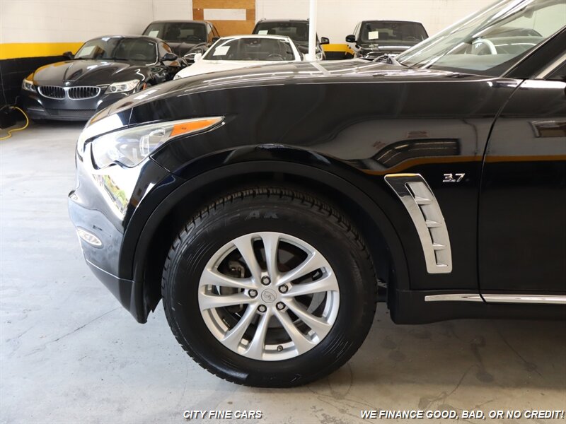 2017 INFINITI QX70   - Photo 3 - Panorama City, CA 91402