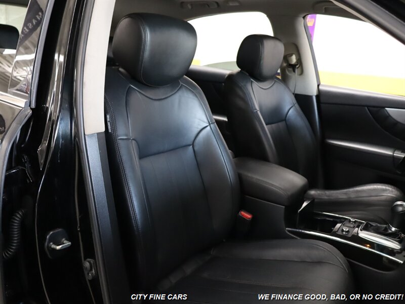 2017 INFINITI QX70   - Photo 33 - Panorama City, CA 91402