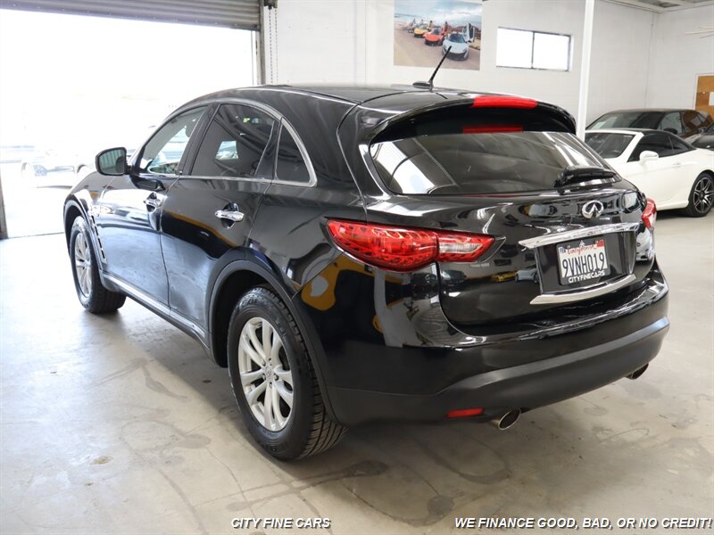 2017 INFINITI QX70   - Photo 6 - Panorama City, CA 91402