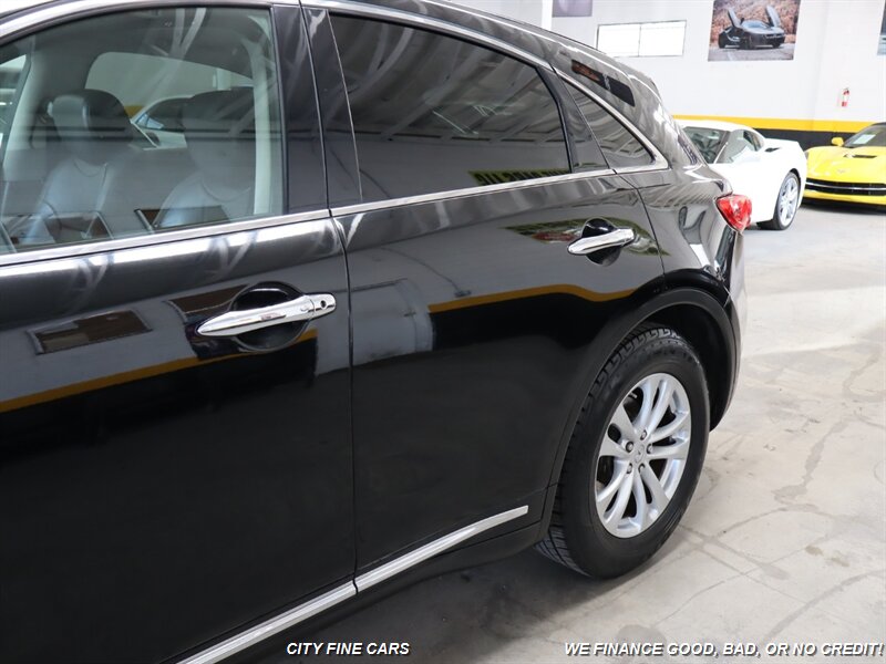 2017 INFINITI QX70   - Photo 5 - Panorama City, CA 91402