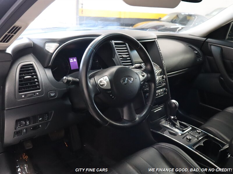 2017 INFINITI QX70   - Photo 13 - Panorama City, CA 91402