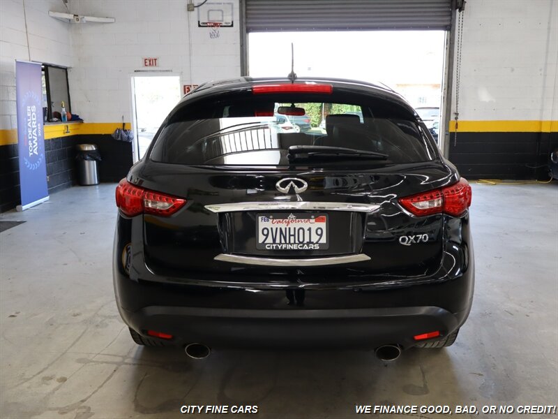 2017 INFINITI QX70   - Photo 7 - Panorama City, CA 91402