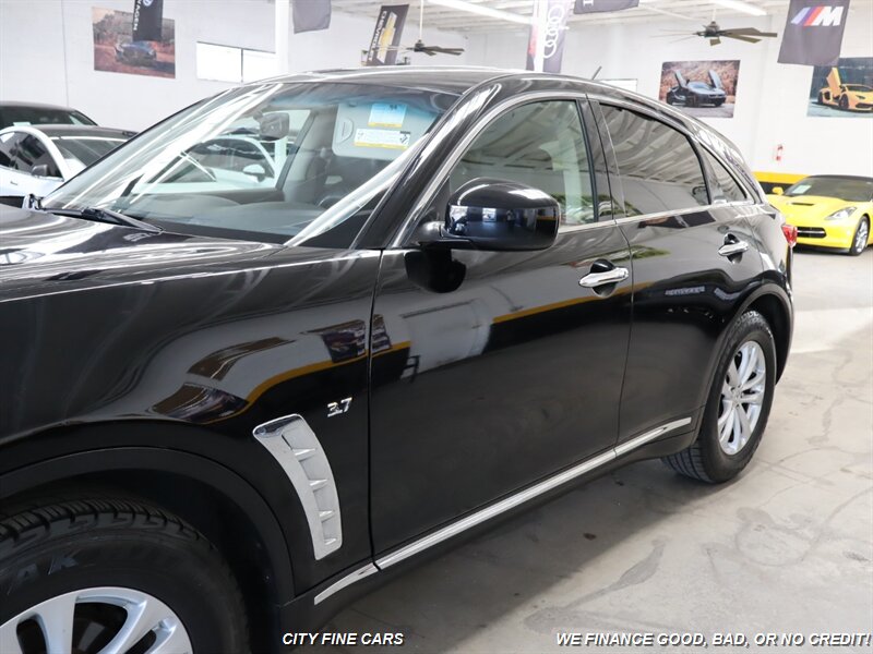 2017 INFINITI QX70   - Photo 4 - Panorama City, CA 91402