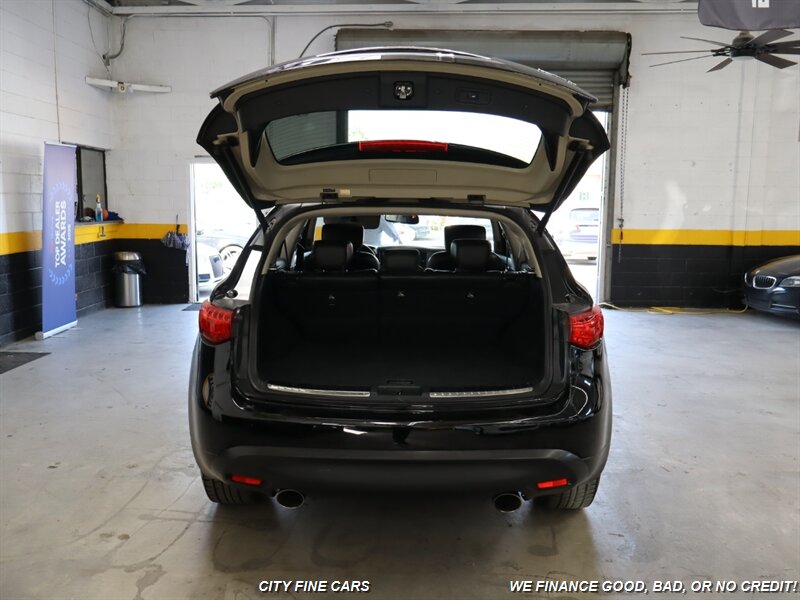 2017 INFINITI QX70   - Photo 31 - Panorama City, CA 91402