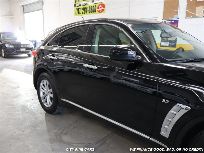 2017 INFINITI QX70   - Photo 10 - Panorama City, CA 91402