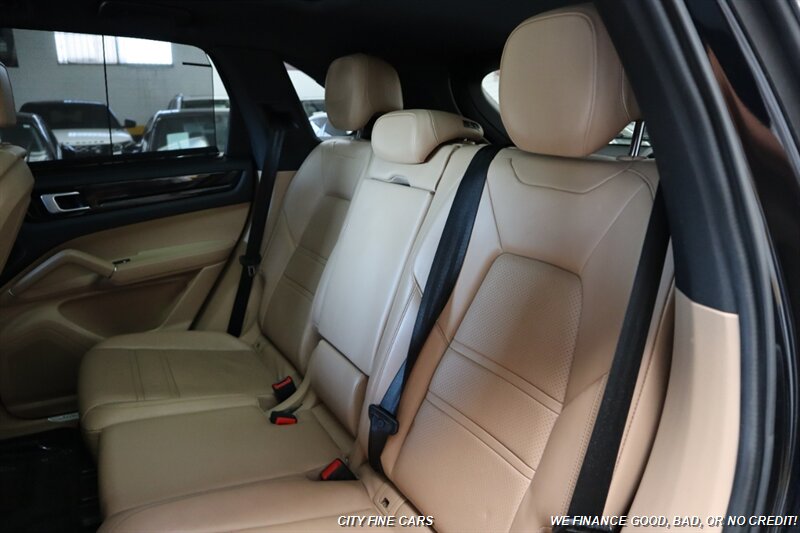 2019 Porsche Cayenne - Photo 25 - Panorama City, CA 91402