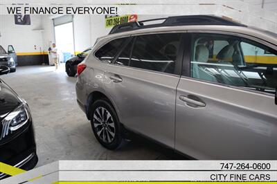 2017 Subaru Outback 2.5i Limited   - Photo 10 - Panorama City, CA 91402