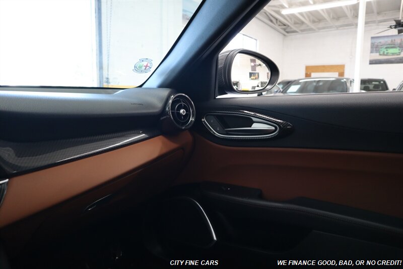 2019 Alfa Romeo Giulia Ti - Photo 23 - Panorama City, CA 91402