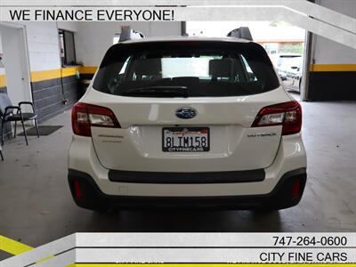 2019 Subaru Outback 2.5i   - Photo 9 - Panorama City, CA 91402