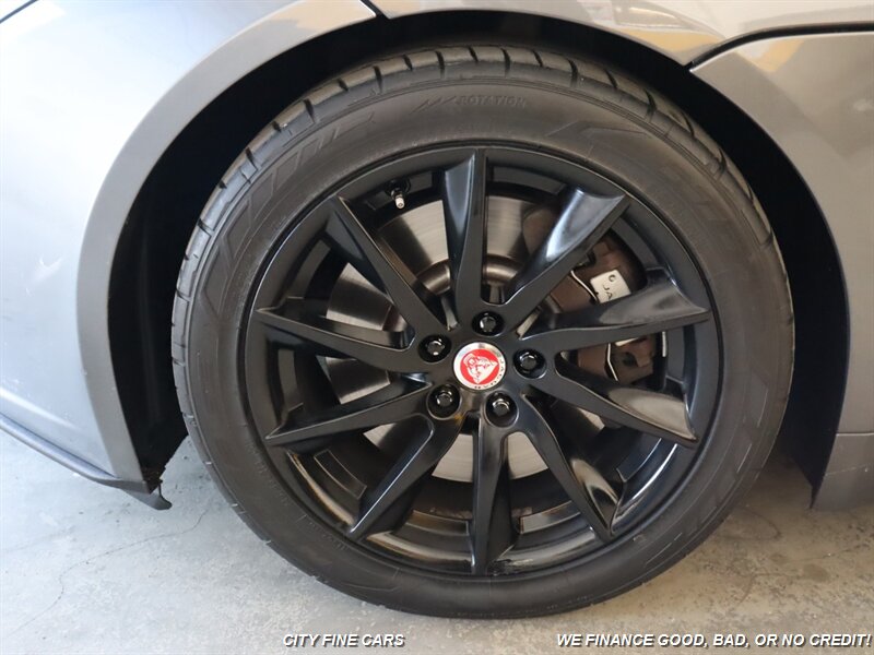 2018 Jaguar F-TYPE photo 3