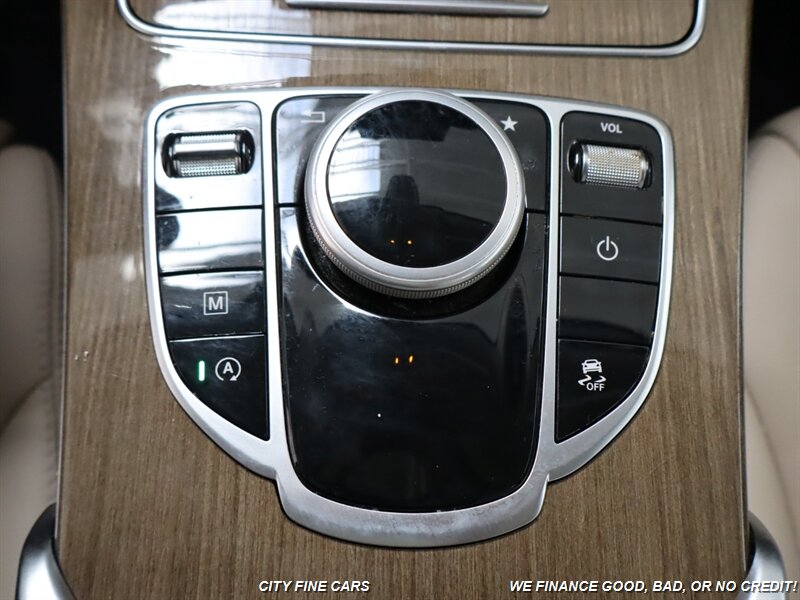 2018 Mercedes Benz GLC 300 photo 16