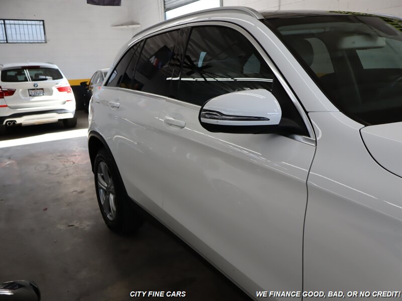 2018 Mercedes Benz GLC 300 photo 4