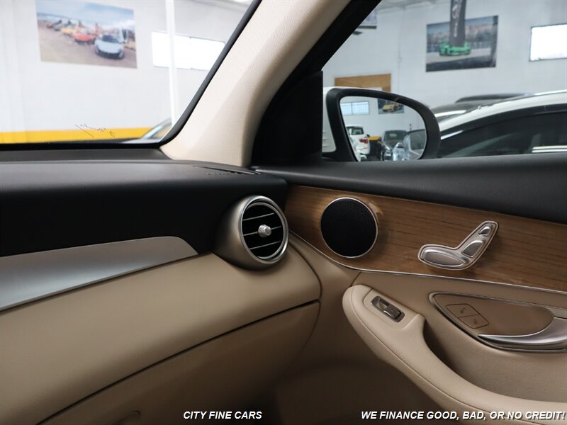2018 Mercedes Benz GLC 300 photo 17