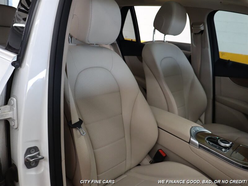 2018 Mercedes Benz GLC 300 photo 25