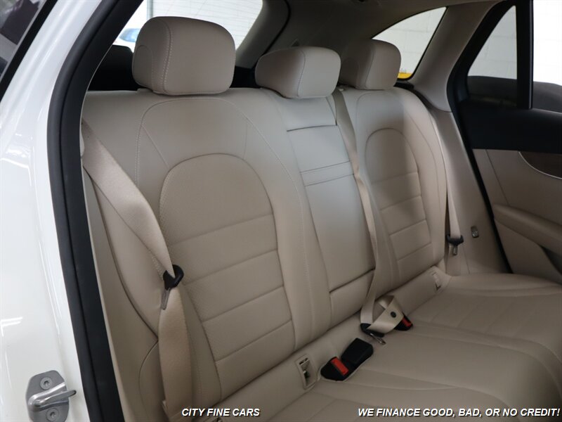 2018 Mercedes Benz GLC 300 photo 24