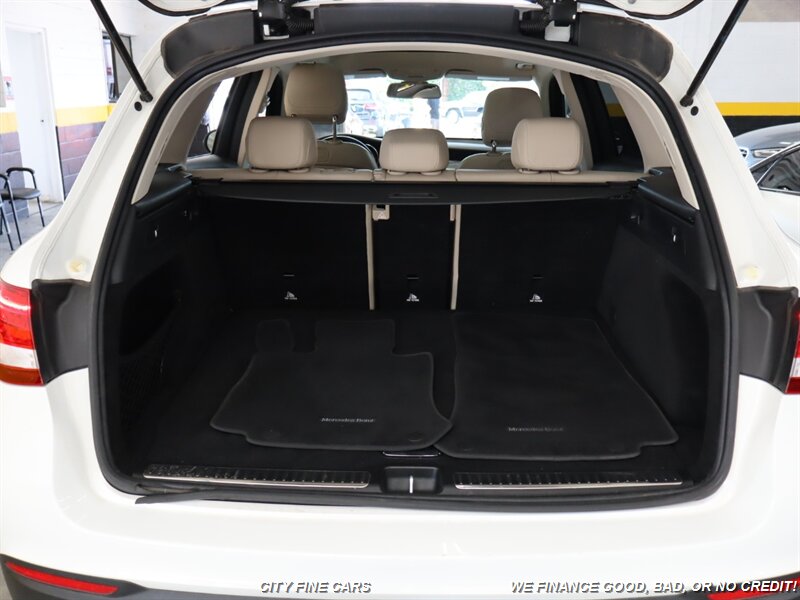 2018 Mercedes Benz GLC 300 photo 21