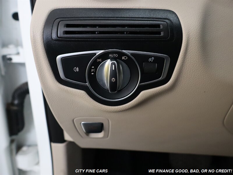 2018 Mercedes Benz GLC 300 photo 10
