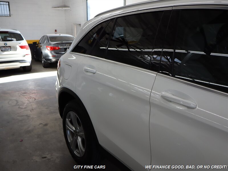 2018 Mercedes Benz GLC 300 photo 3