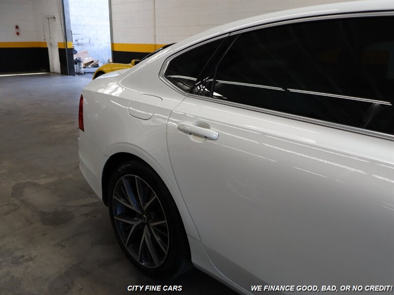 2018 Volvo S90 T5 Momentum photo 9