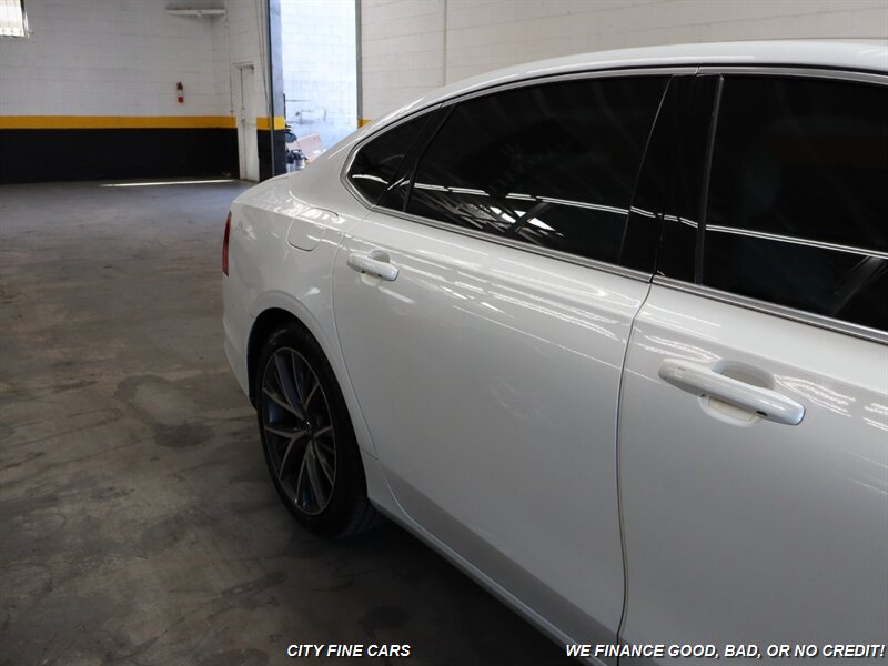 2018 Volvo S90 T5 Momentum photo 10