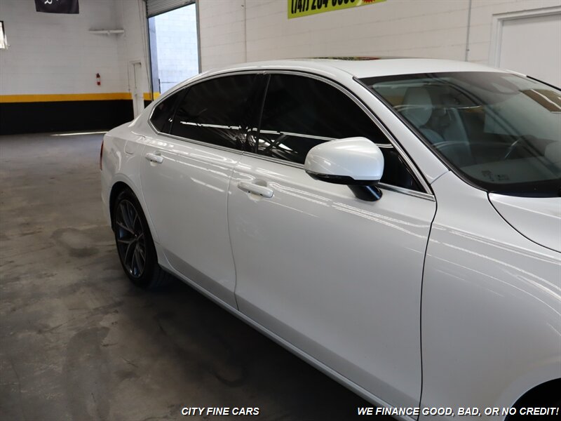 2018 Volvo S90 T5 Momentum photo 11
