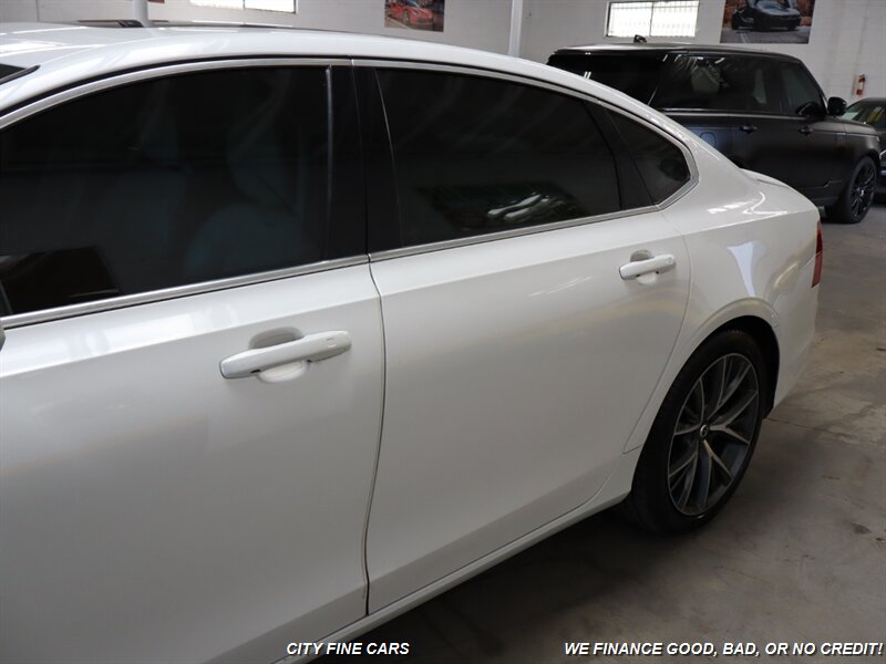 2018 Volvo S90 T5 Momentum photo 5