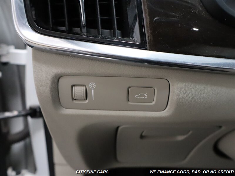 2018 Volvo S90 T5 Momentum photo 16