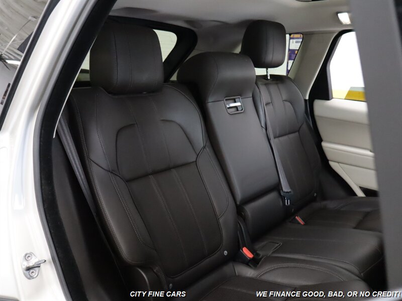 2016 Land Rover Range Rover Sport HSE photo 32