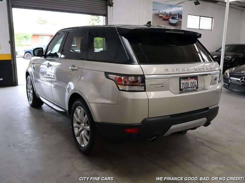 2016 Land Rover Range Rover Sport HSE photo 5