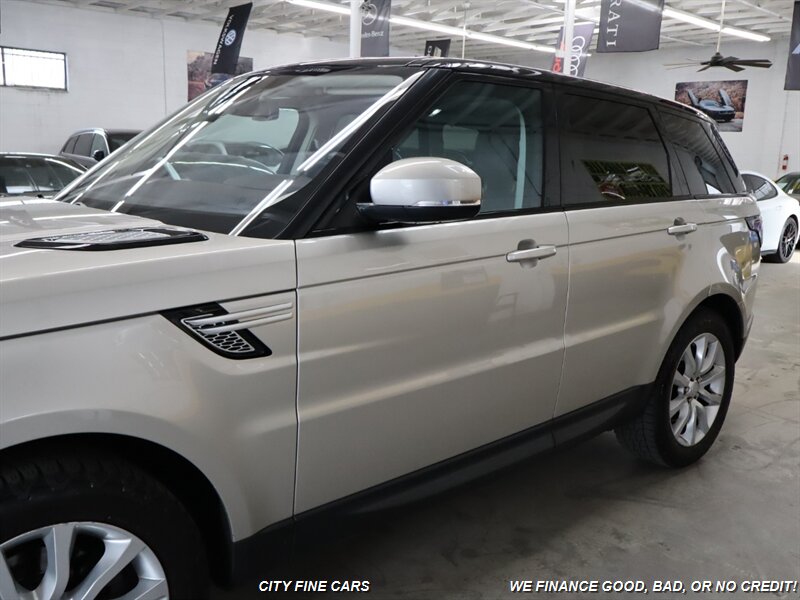 2016 Land Rover Range Rover Sport HSE photo 3