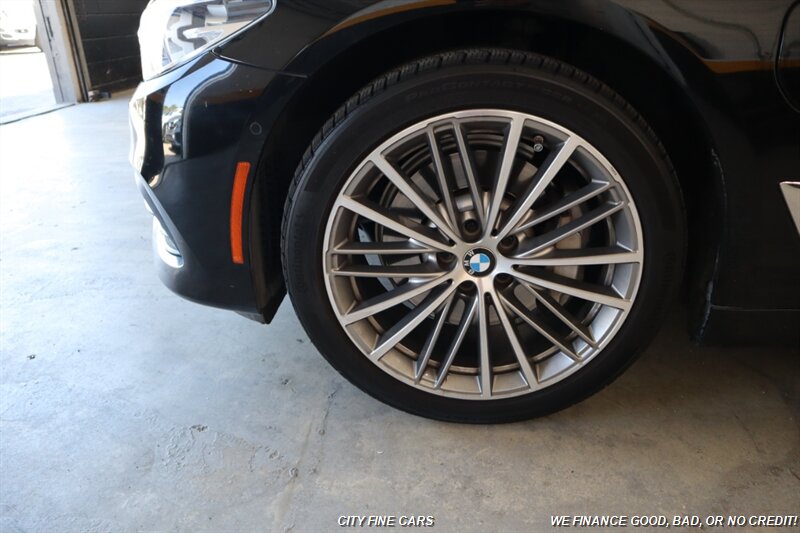 2020 BMW 530e iPerformance - Photo 4 - Panorama City, CA 91402