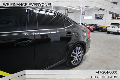 2020 Lexus IS   - Photo 5 - Panorama City, CA 91402