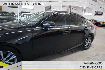2020 Lexus IS   - Photo 4 - Panorama City, CA 91402