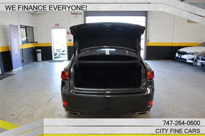 2020 Lexus IS   - Photo 30 - Panorama City, CA 91402