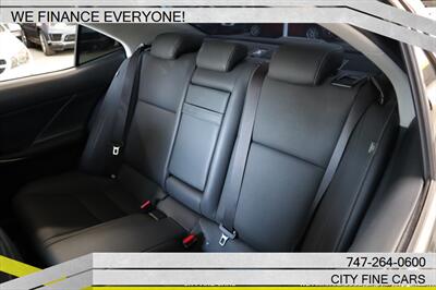 2020 Lexus IS   - Photo 28 - Panorama City, CA 91402