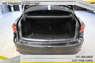 2020 Lexus IS   - Photo 29 - Panorama City, CA 91402