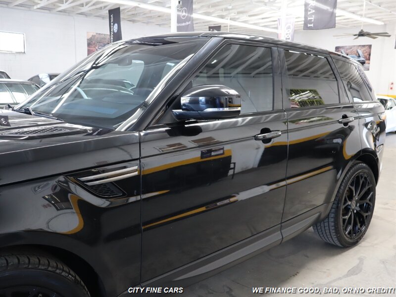2015 Land Rover Range Rover Sport SE photo 2