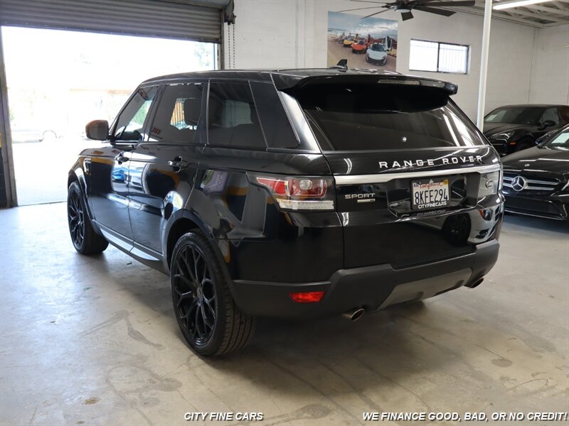 2015 Land Rover Range Rover Sport SE photo 4